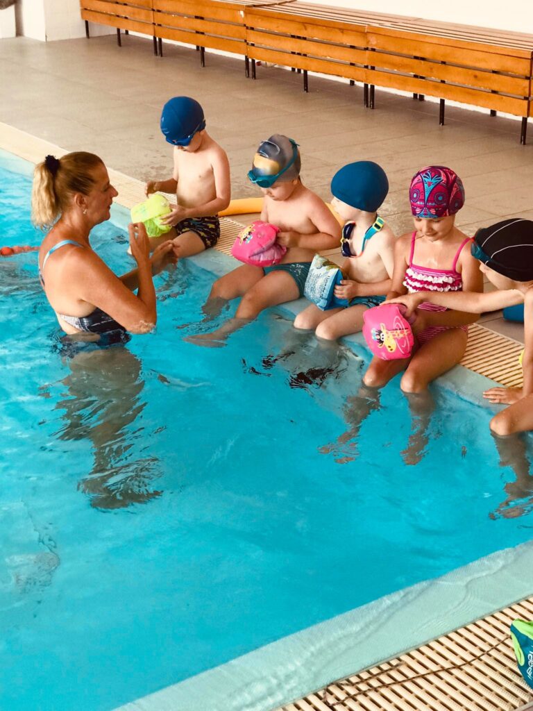 Első lépések az uszodában, bizalom kialakítása